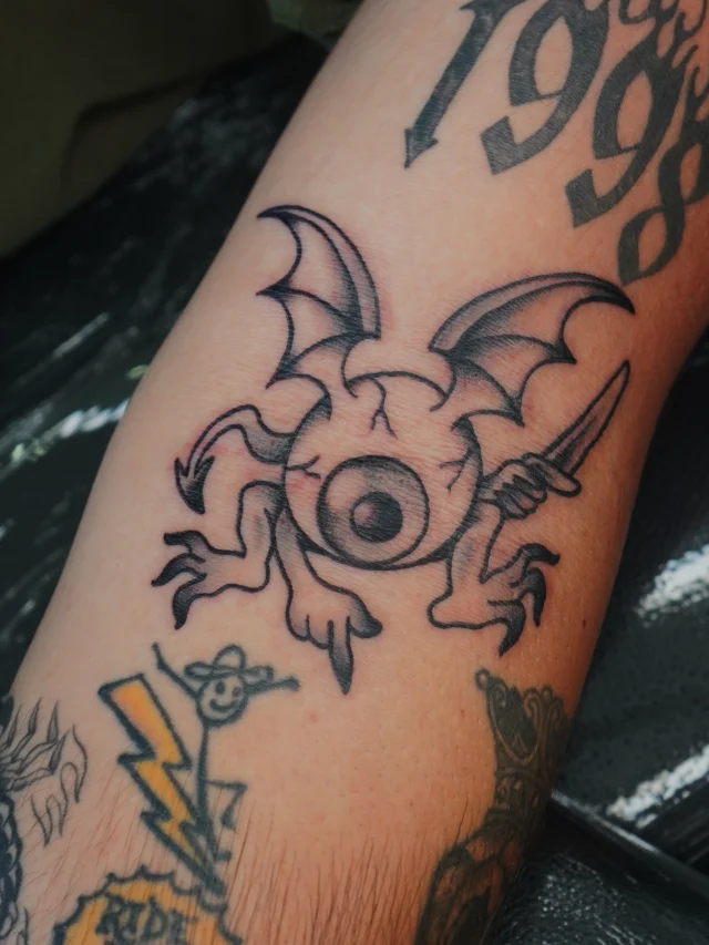 Done by @gedexrian 

Discover the bright & bold of American Traditional Tattoo at Fig Tree Tattoo Studio in Bali. Our skilled artists create designs that tell your story.

Additionally, appointments are available for the upcoming months.

Booking : www.figtreetattoostudio.com

#FigTreeStudioBali #TattooCommunity #tattoobali #balitattoo #balitattoostudio #tattooflash #americantraditionalbali #americantraditional #americantraditionaltattoo #baliamericantraditionaltattoo #traditionaltattoobali #balitraditionaltattoo #traditionaltattoo #traditionaltattooflash #americantraditionalflash #bali #canggu #kuta #seminyak #canggutattoo #canggutattooshop #balitraditionalamericantraditionalstyle #colortattoo #tattooshop #eyetattoo #battattoo #mantatattoo