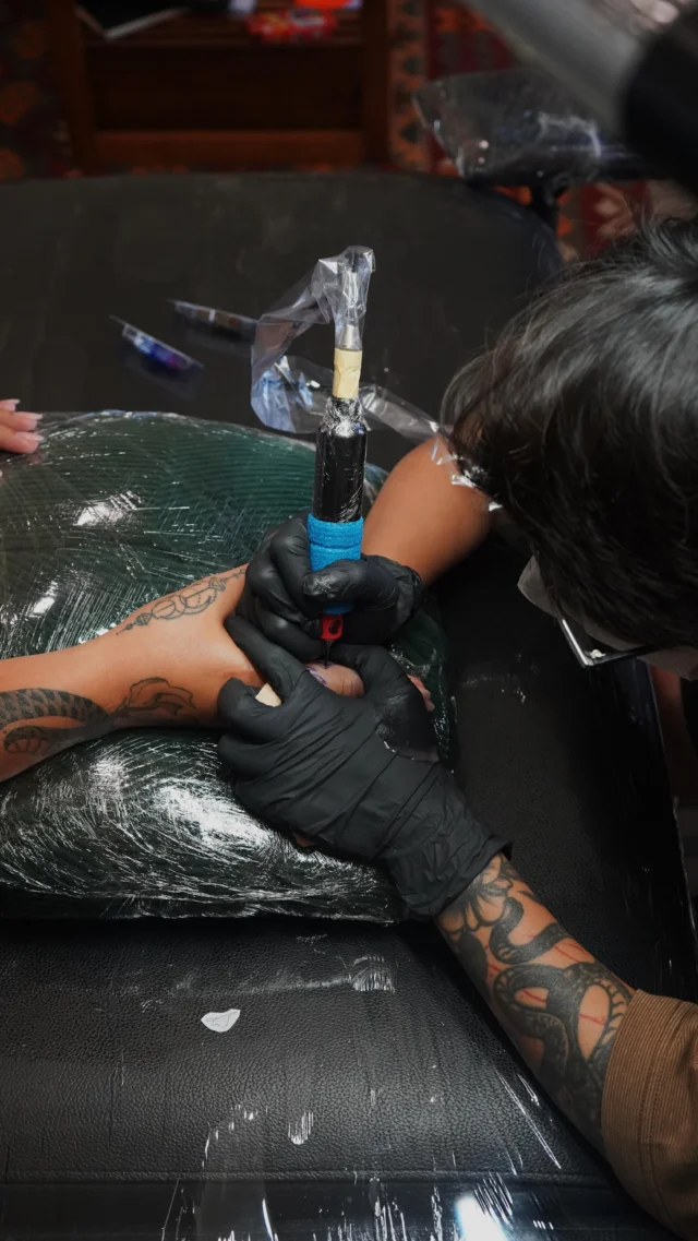 Hand tattoo

Booking : www.figtreetattoostudio.com

#FigTreeStudioBali #TattooCommunity #comingsoon #tattoobali #balitattoo #balitattoostudio #tattooflash #bali #canggu #kuta #seminyak #canggutattoo #canggutattooshop #fineline #finelinetattoo #linetattoo #singleneedletattoo #thinline #thinlinetattoo #smalltattoo #smalltattoos #blackink #blackandgrey #blackworktattoo #finelinetattoo #flowertattoo #frangipanetattoo #fineline #handtattoo #ornaments